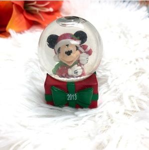 Disney parks decorated 2013